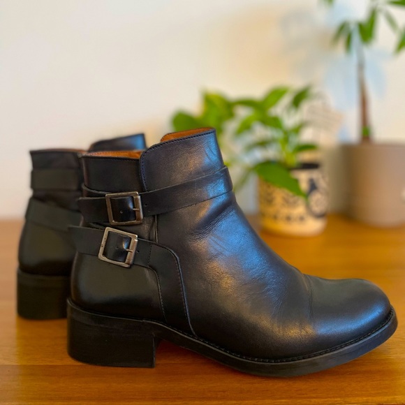 Tara M. Shoes - Tara M.® Karinda Black Bootie